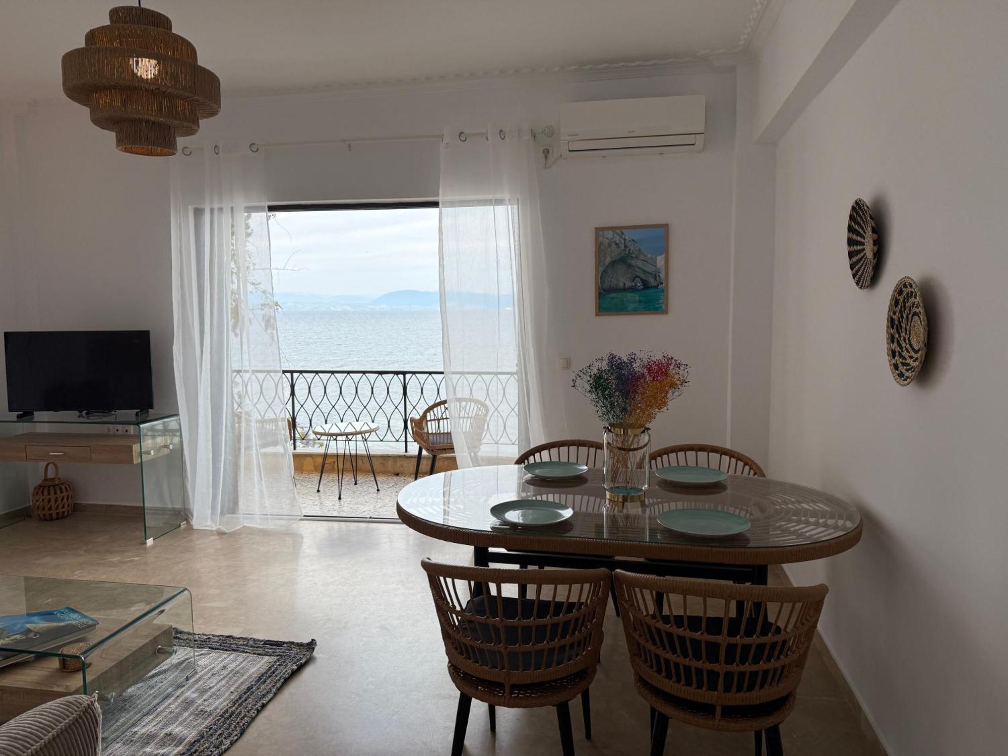 Fronte Mare - Sea Front Luxury With Private Patio Apartment