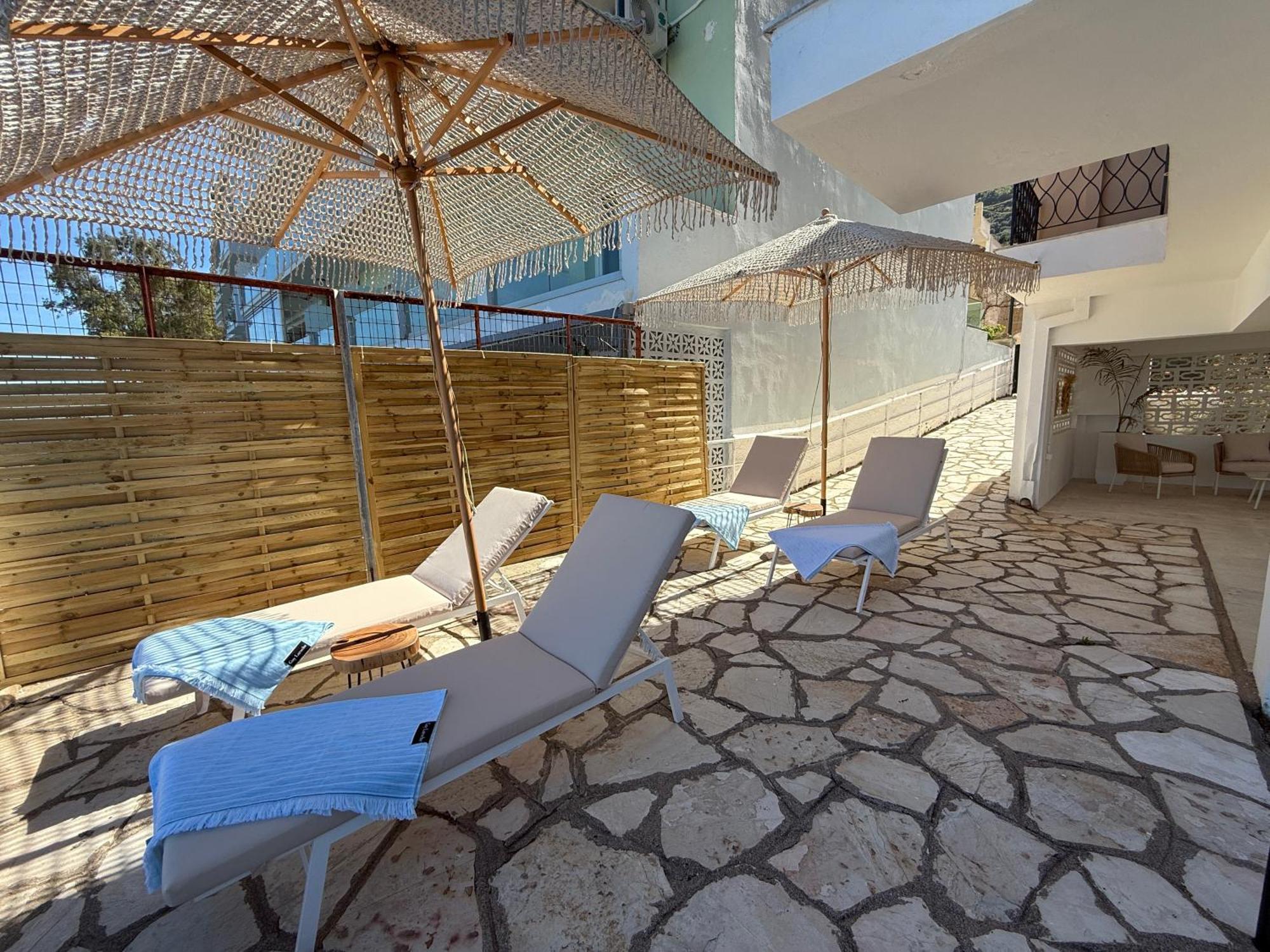 Fronte Mare - Sea Front Luxury With Private Patio Apartment *