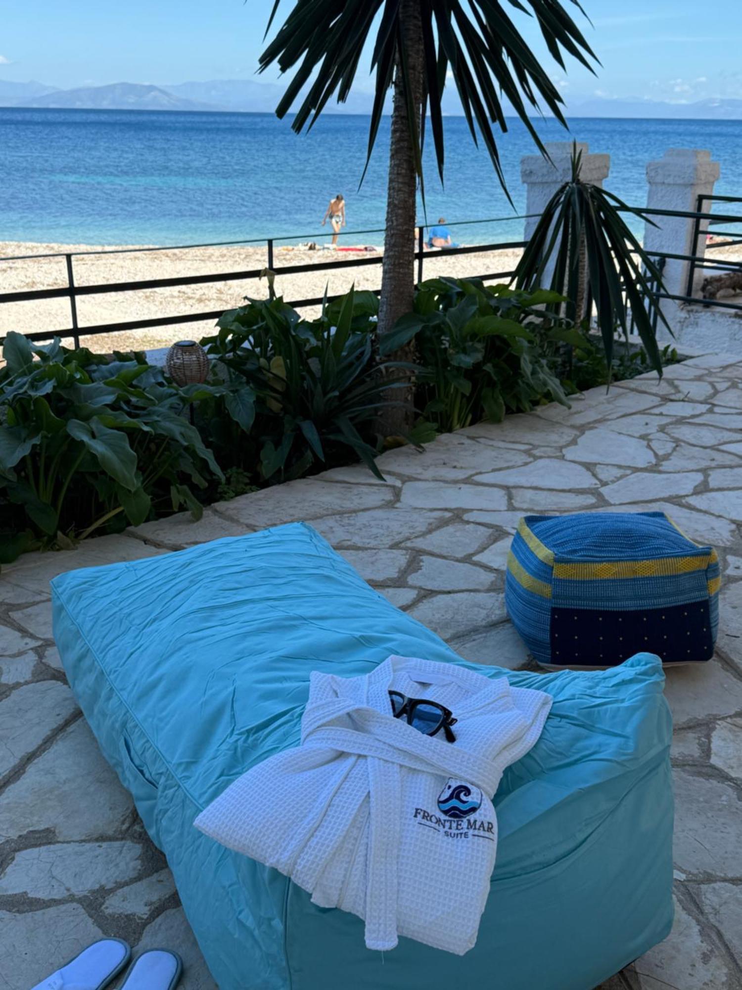 Fronte Mare - Sea Front Luxury With Private Patio Apartment