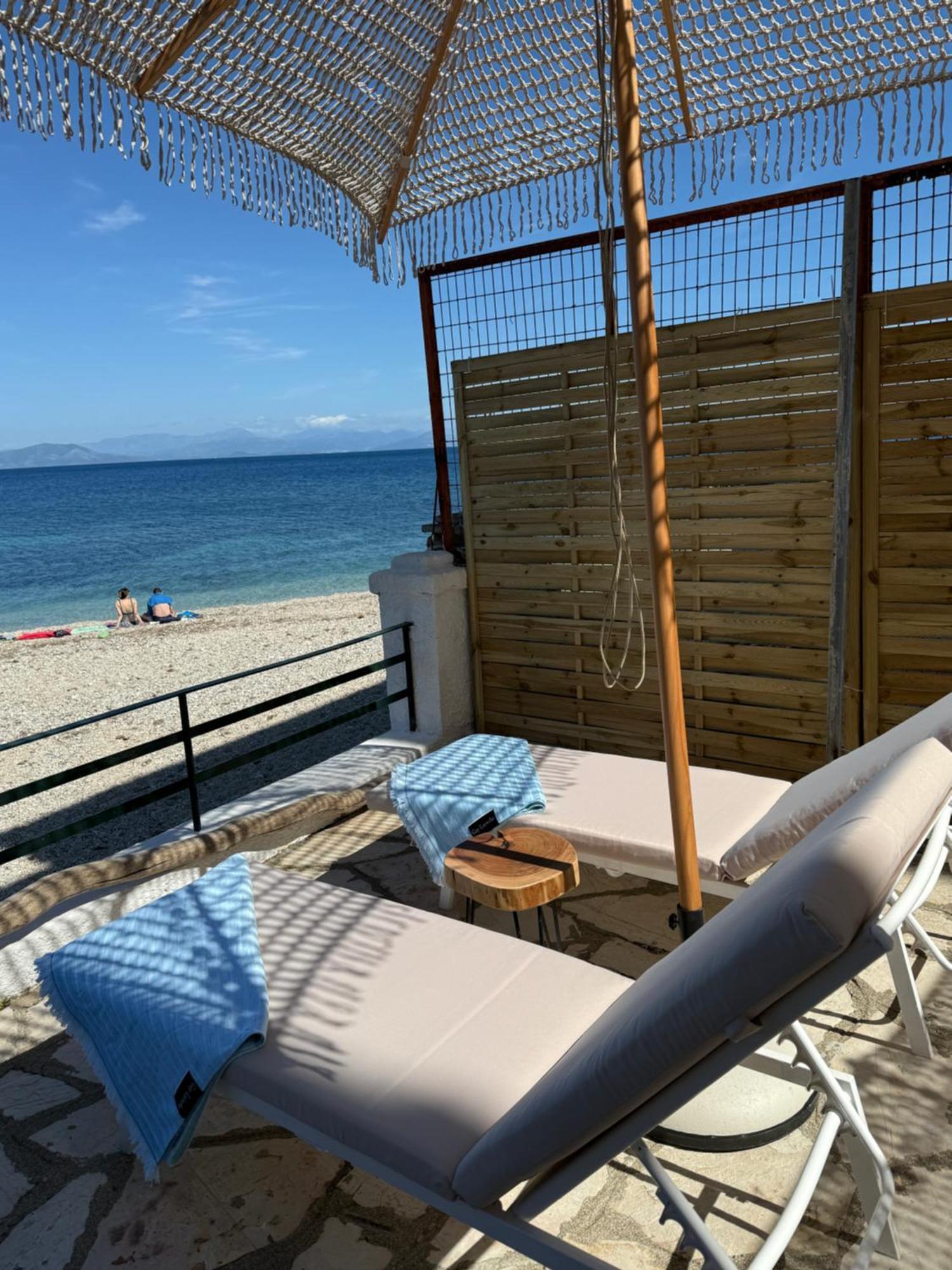 Fronte Mare - Sea Front Luxury With Private Patio Apartment Benitses (Corfu)