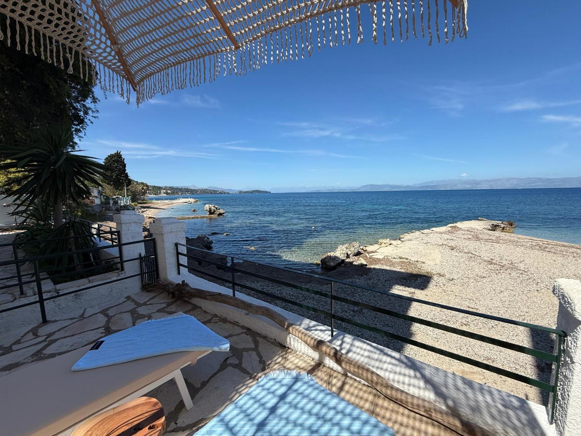Fronte Mare - Sea Front Luxury With Private Patio Apartment Benitses (Corfu)