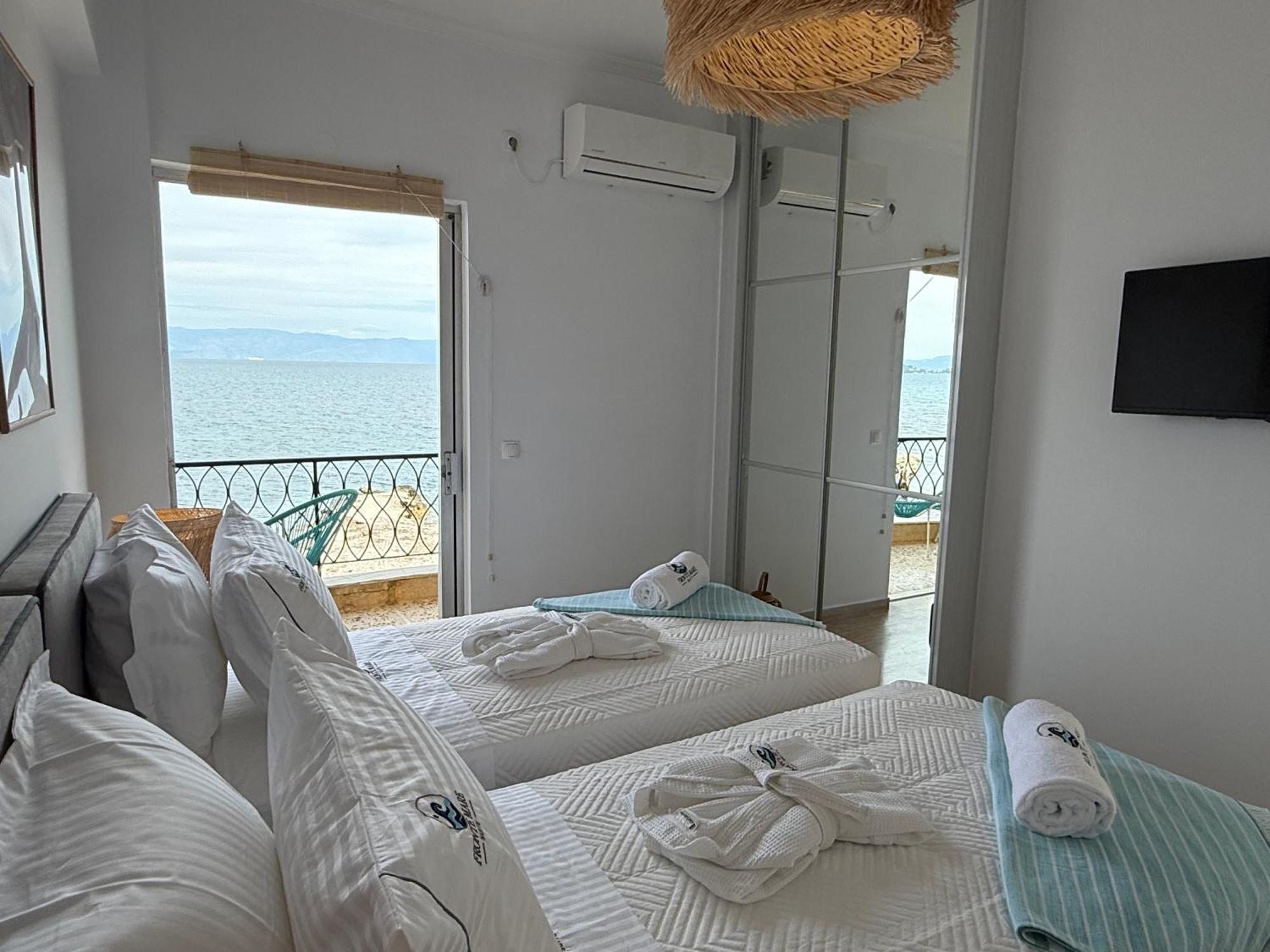 Fronte Mare - Sea Front Luxury With Private Patio Apartment *
