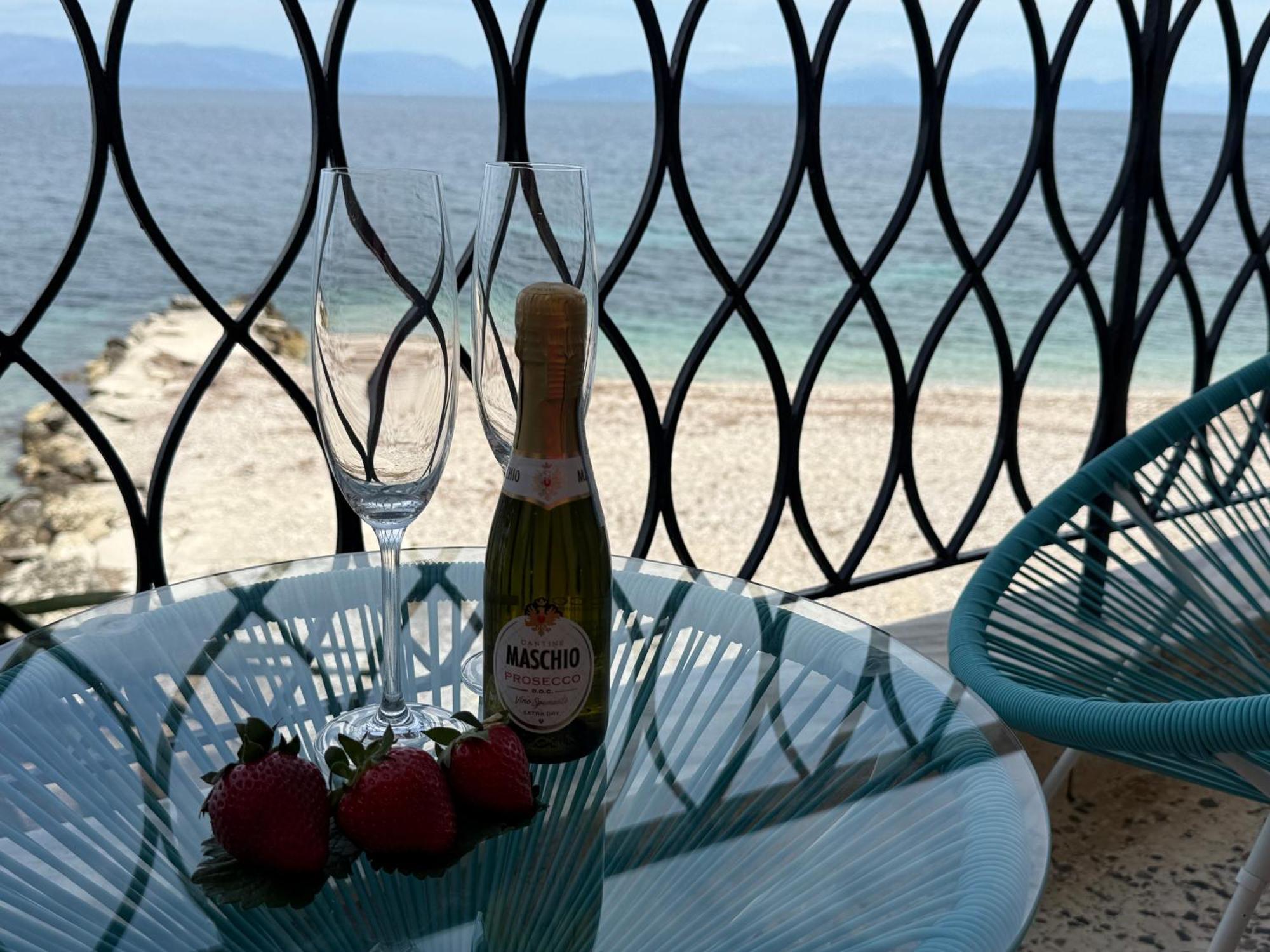 Appartement Fronte Mare - Sea Front Luxury With Private Patio *