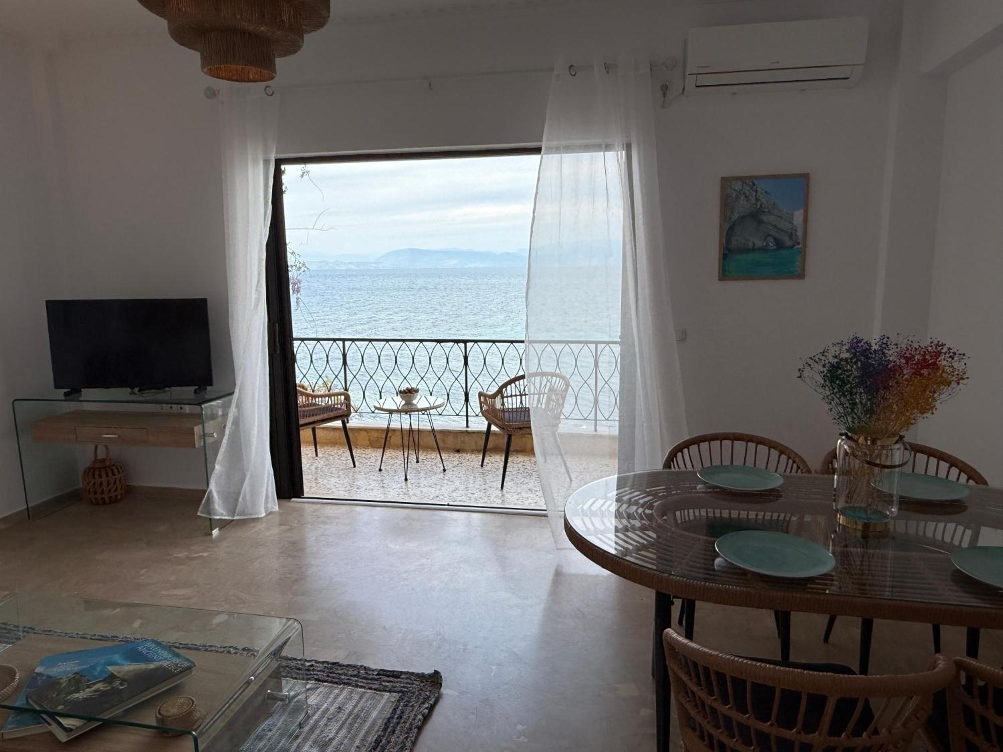 Fronte Mare - Sea Front Luxury With Private Patio Apartment Benitses (Corfu)