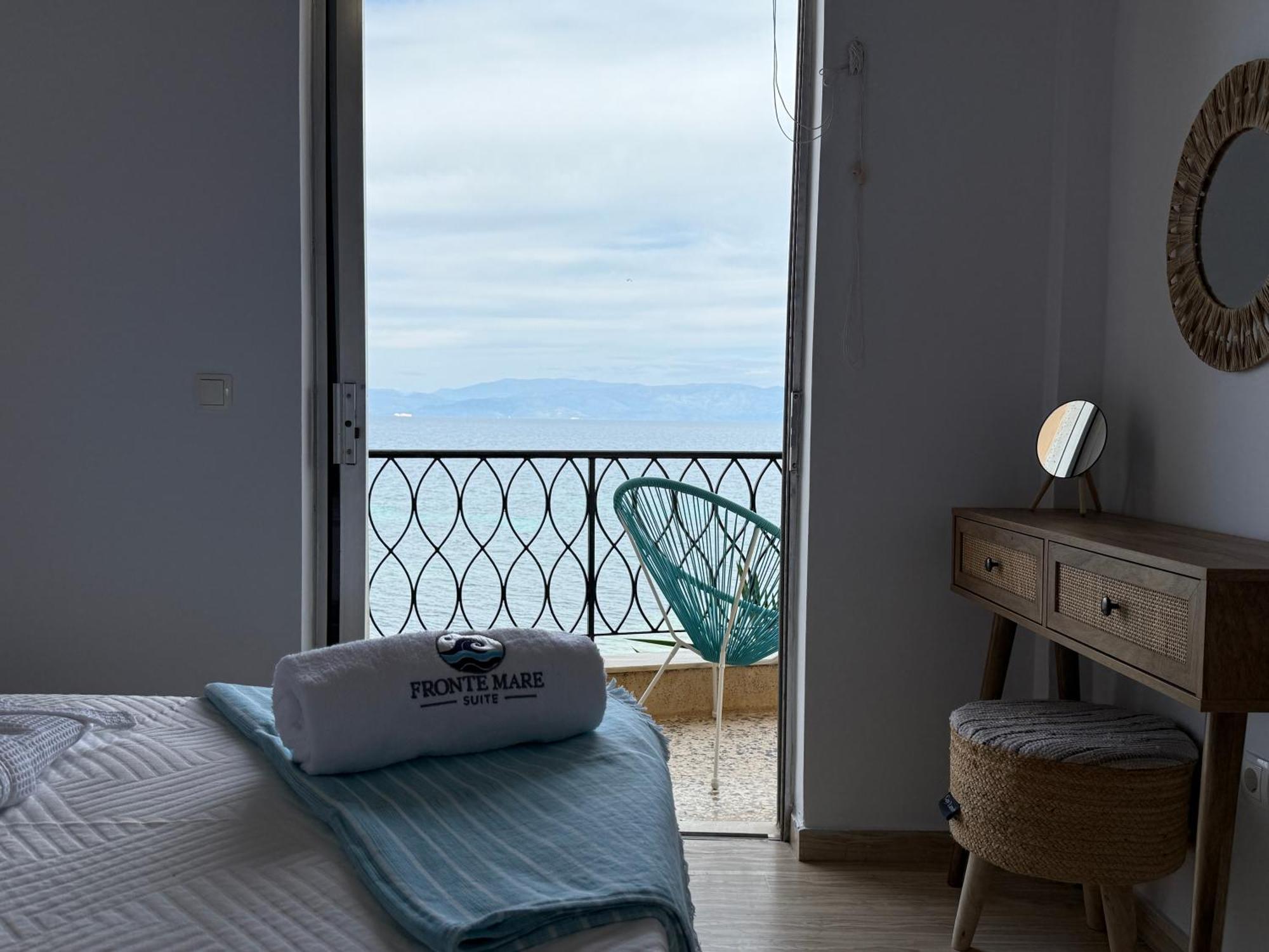 Fronte Mare - Sea Front Luxury With Private Patio Appartement Benitses (Corfu)